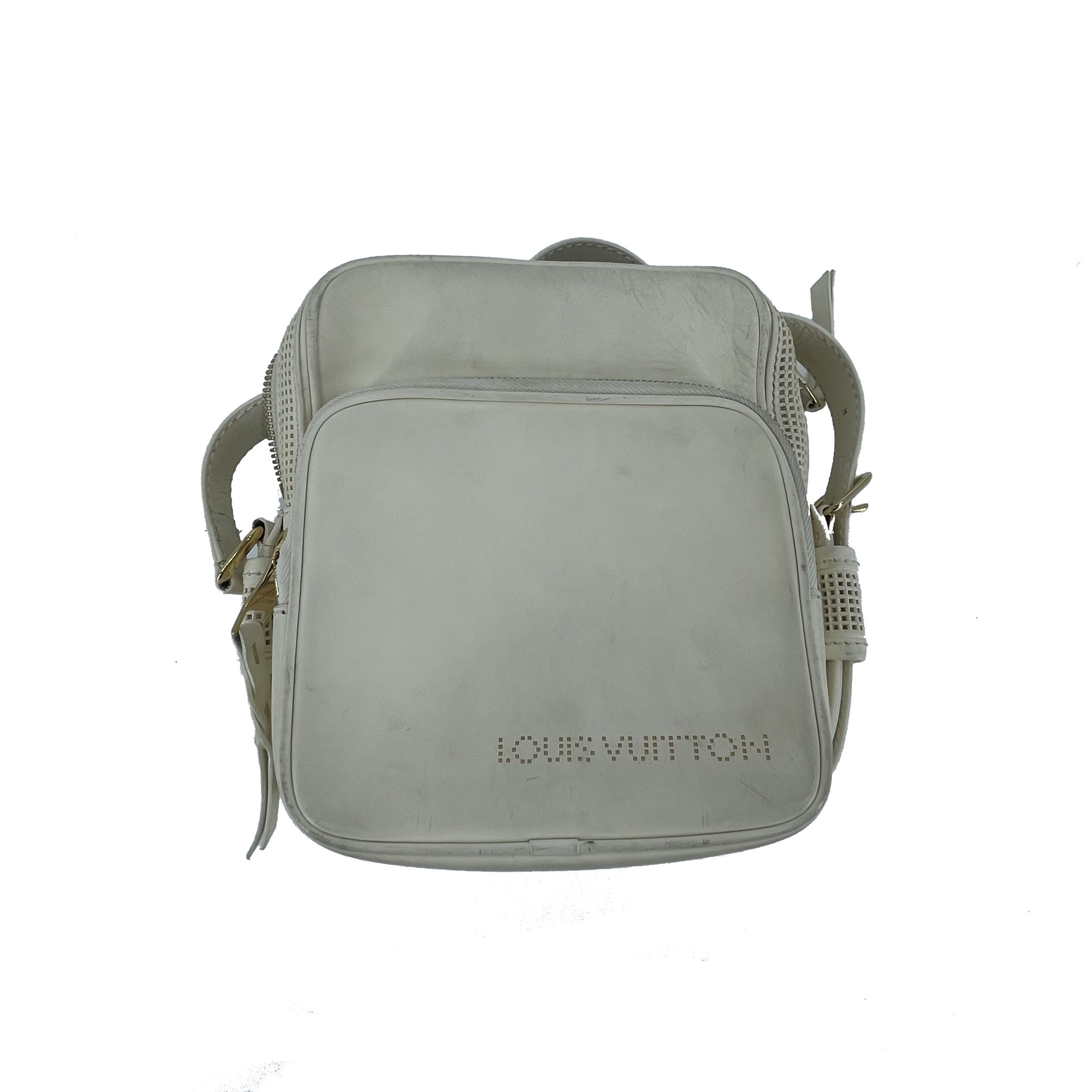 Louis Vuitton Bequia Trotter MM - DesignerSupplier